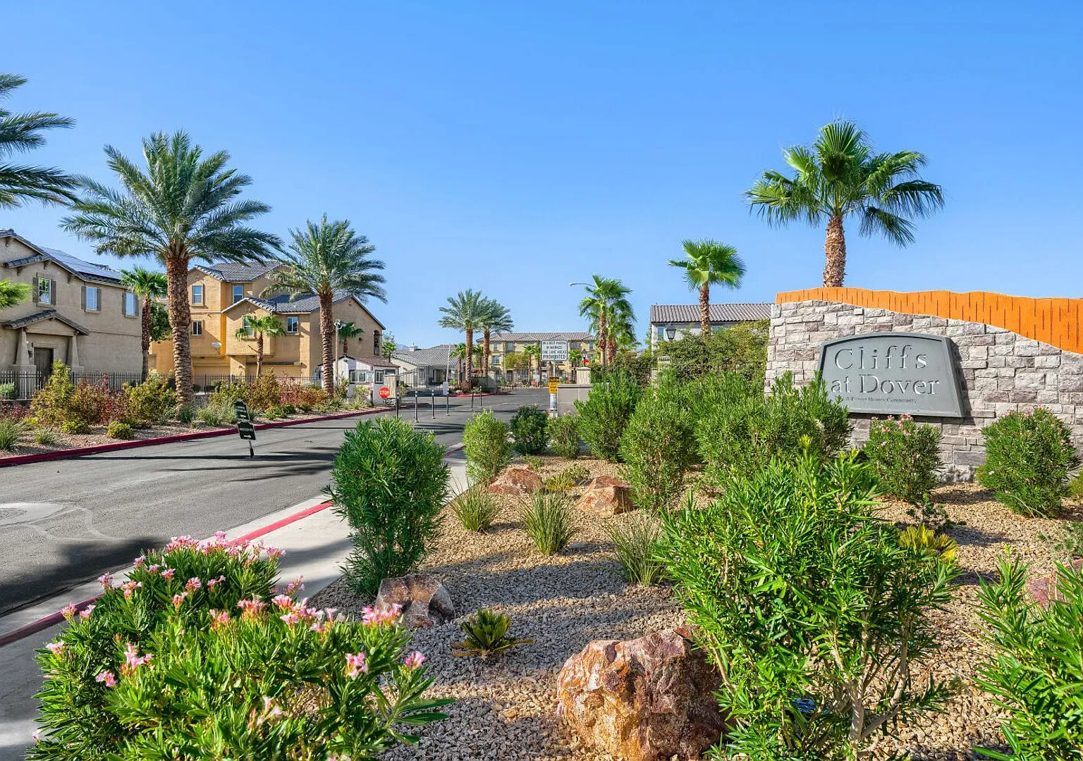 Gated Sunrise Manor Townhome with Pool & Gym — Photo 3