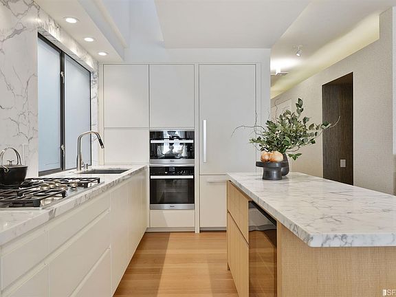 4th image of 3305 Broderick St