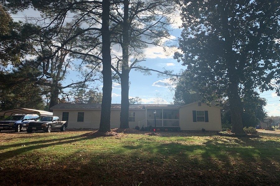1st image of 717 Moore Farm Ln