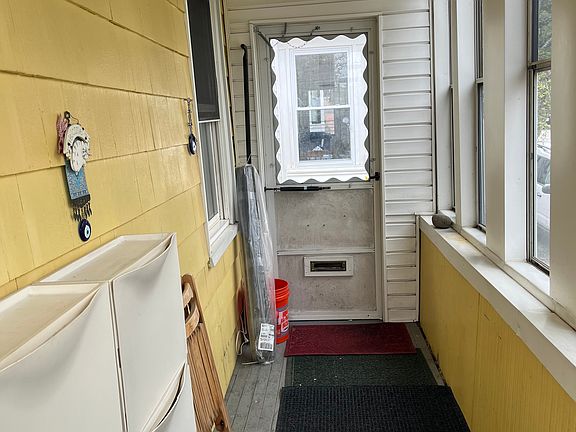 Entry front porch