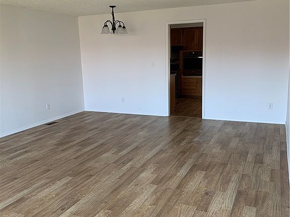 4th image of 1726 Lombard Ave