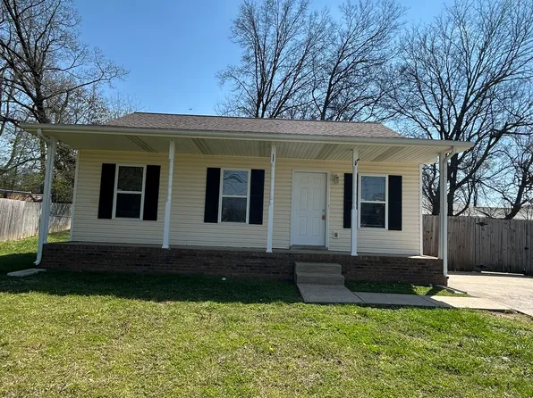 1802 Harbor Dr, Oak Grove, KY 42262