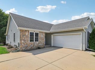 119 Meadow Lakes Dr, Random Lake, WI 53075