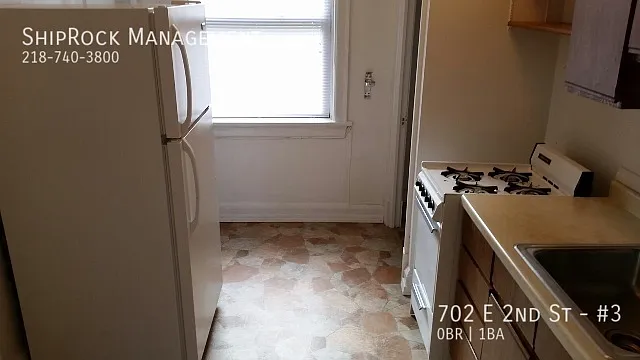 702 E 2nd St #3 — Photo 4