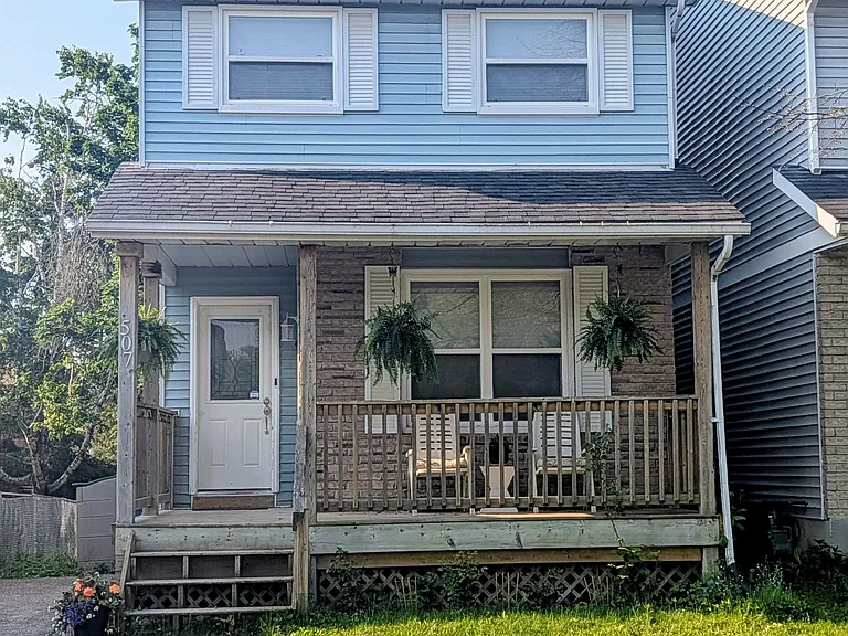 507 Pineview Gdns — Photo 1