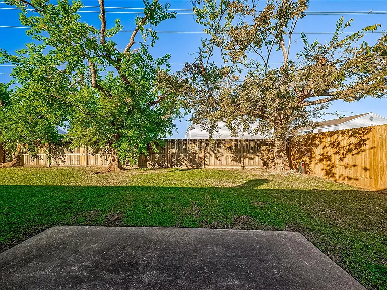 610 Bienville Ln — Photo 24