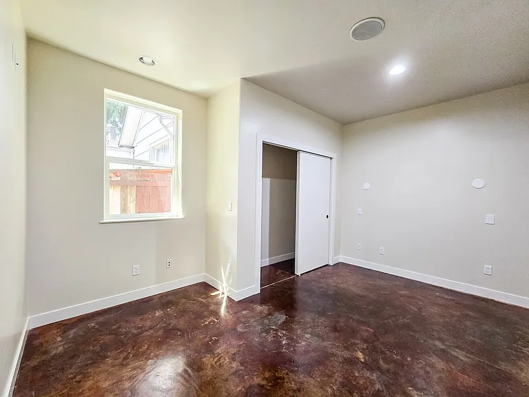 10717 State Ave — Photo 28