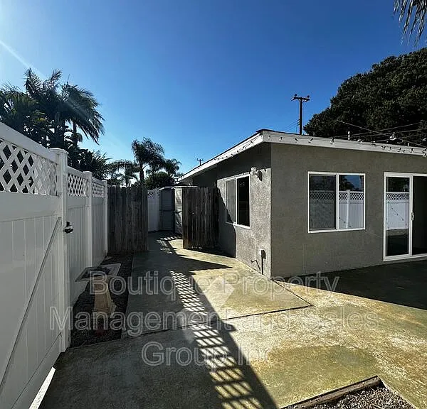 2285 Santa Ana Ave — Photo 15