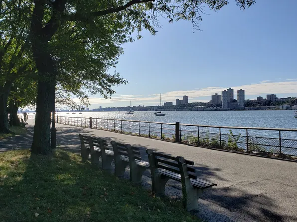 310 Riverside Drive 2009 image 16 of 16