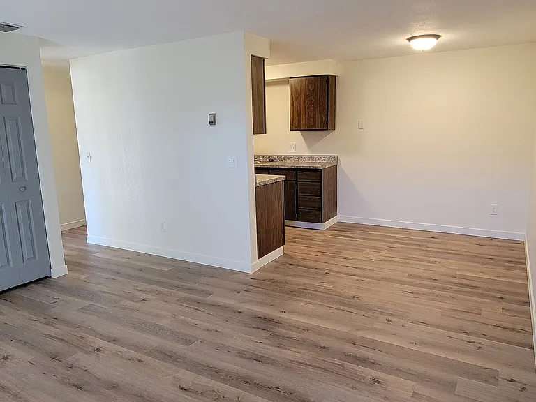 Kingswood Apartments — Photo 9