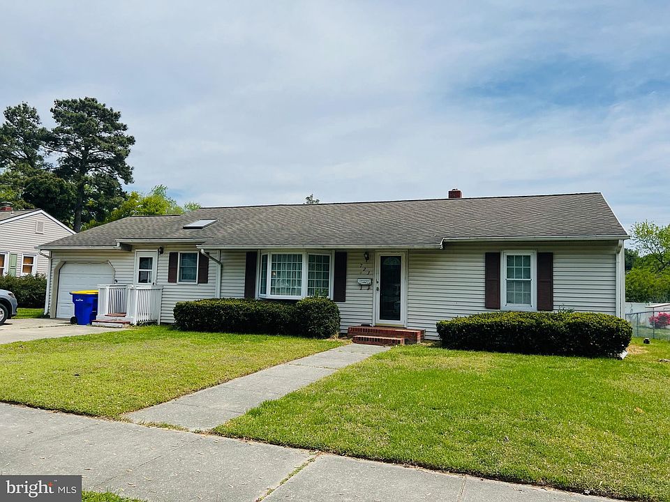 1st image of 723 Magnolia Dr