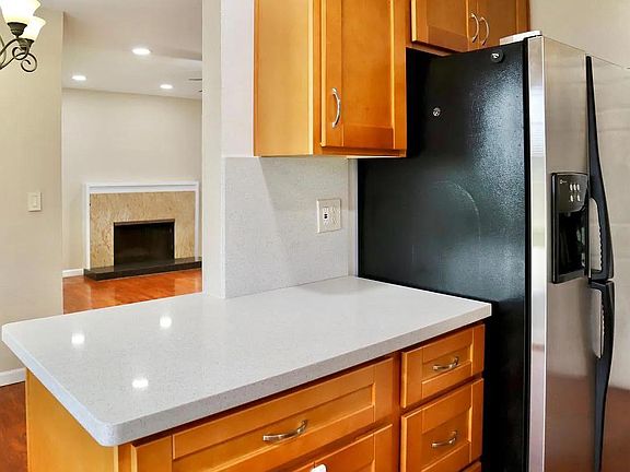 4th image of 324 Mayten Way