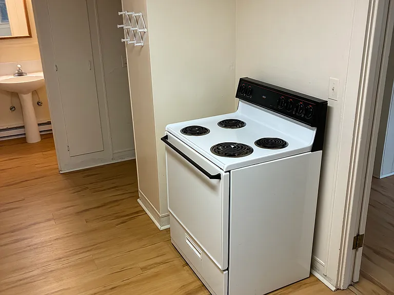 723 E 16th Aly — Photo 11