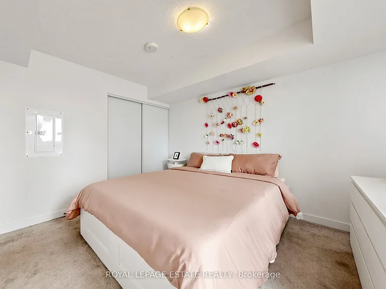 8 Trent Ave #504 — Photo 11