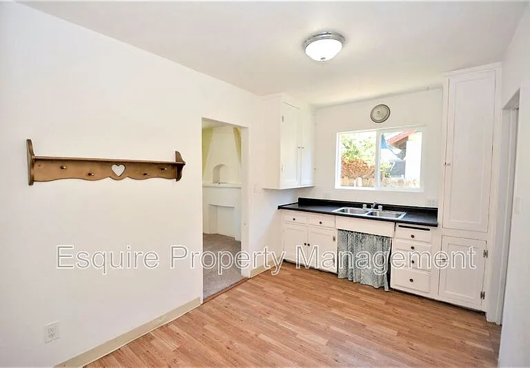 264 Franklin Ln — Photo 4