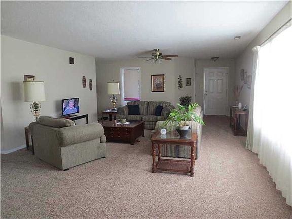 3rd image of 2208 Summerfield Dr
