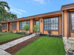 2310 Dogwood Ct, Pembroke Pines, FL 33026