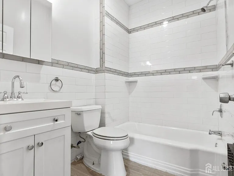 211 N 13th St #2 — Photo 7