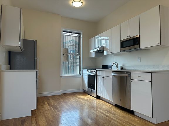 3rd image of 178 E 7th St APT 6B