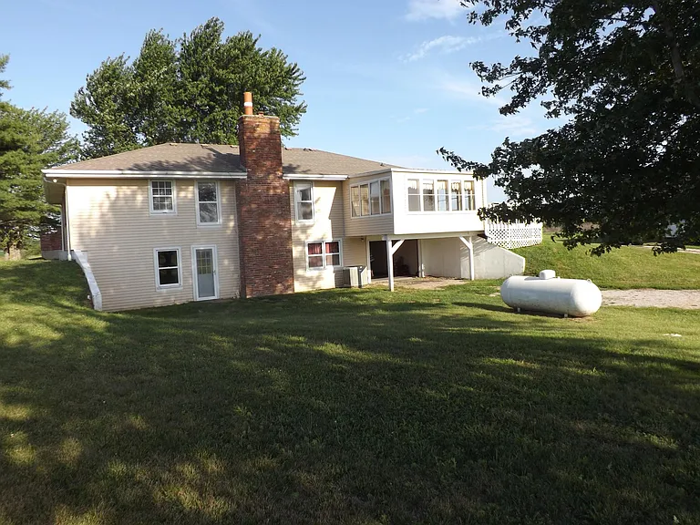 2111 SE Powell Rd — Photo 2