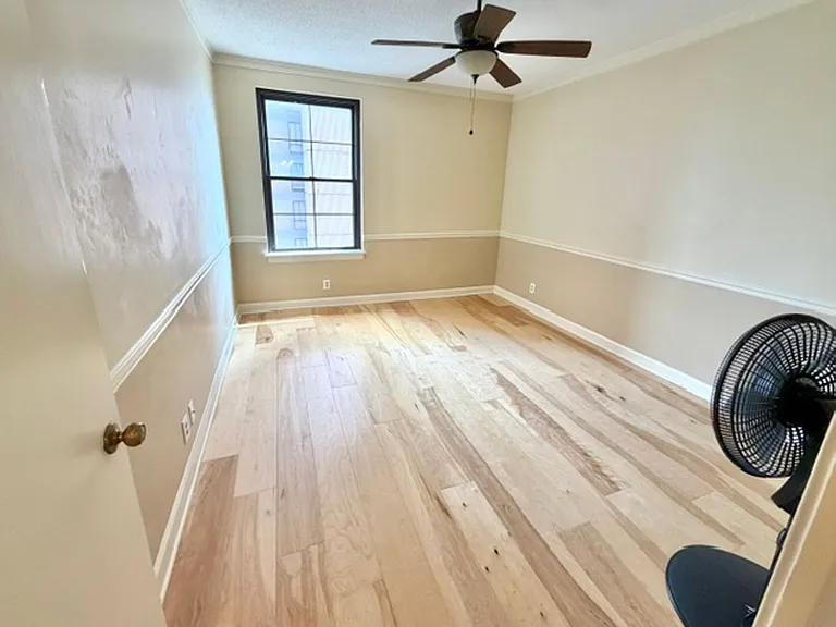109 N Main St #1109 — Photo 5