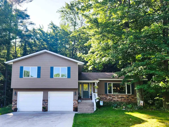 116 Veda St, Marquette, MI 49855