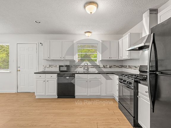 4th image of 9409 Cerelle Dr