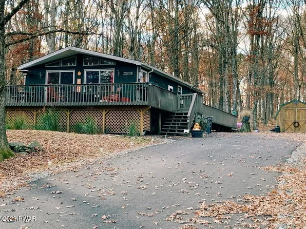 245 Fawn Lake Dr, Hawley, PA 18428