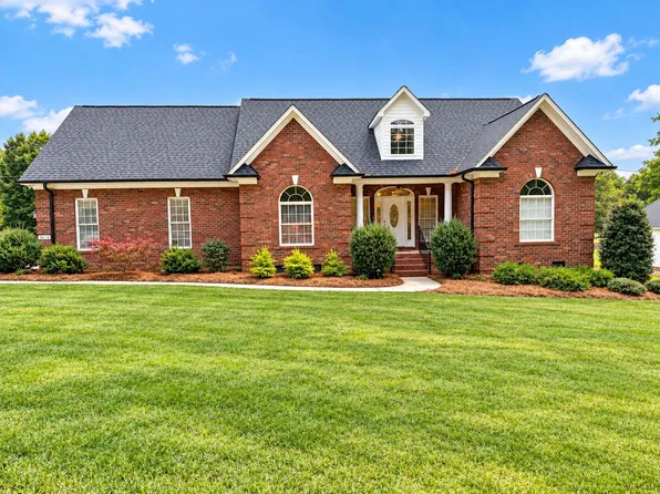 3676 Glenn Oaks Dr, Maiden, NC 28650