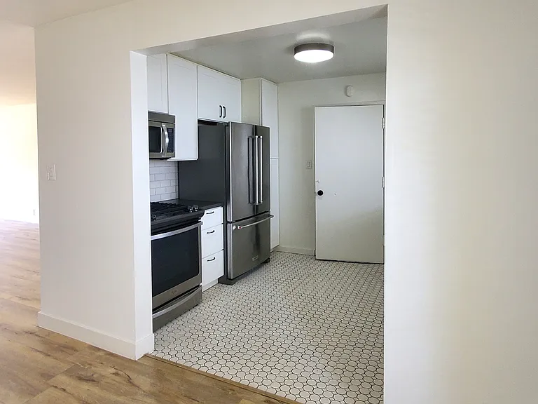 451 San Vicente Blvd #2 — Photo 11