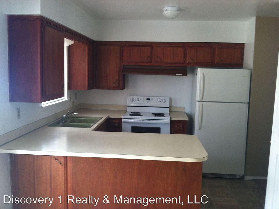 2nd image of 304 Estancia Dr NW