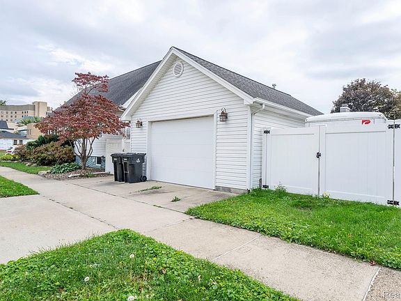 2nd image of 2302 1st St