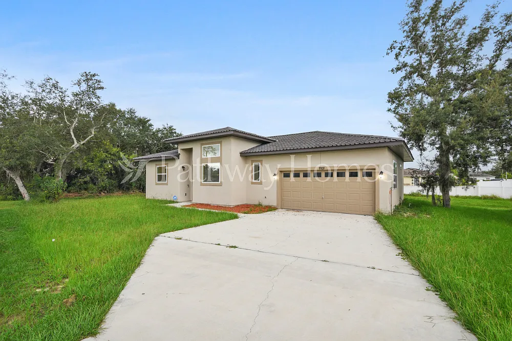4 bed, 2.0 bath, 1562 sqft, $1,965 — Photo 4