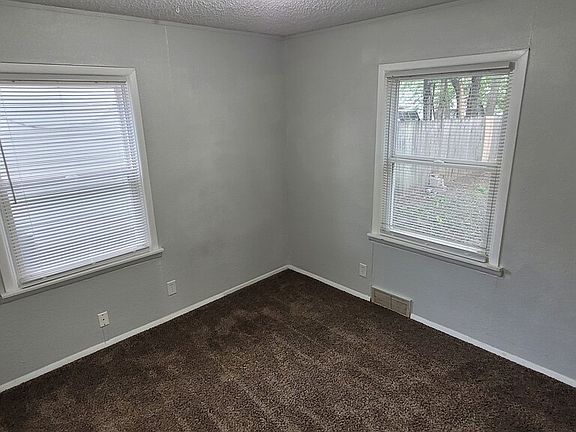 3rd image of 831 Charron Dr