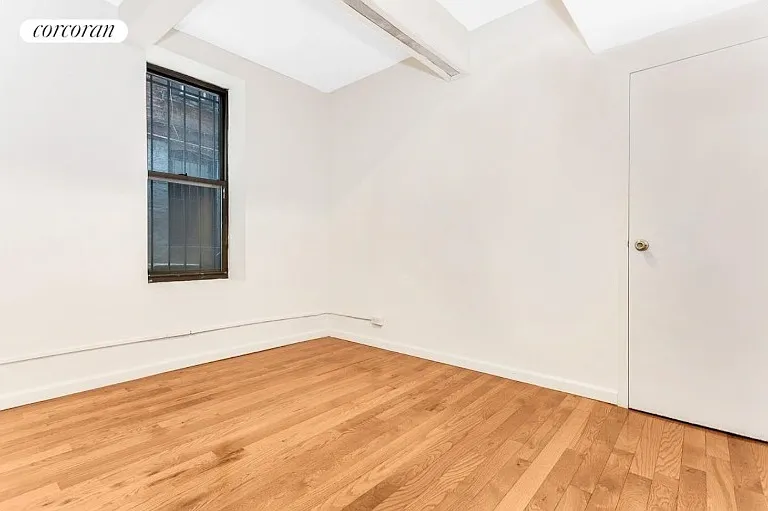 238 E 50th St #1C — Photo 4