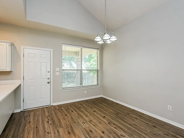 10416 Trevino Ln — Photo 6