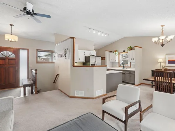 7886 Dempsey Way, Inver Grove Heights, MN 55076