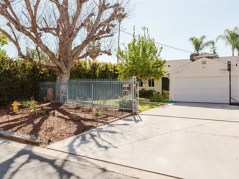 12832 Kling St — Photo 2