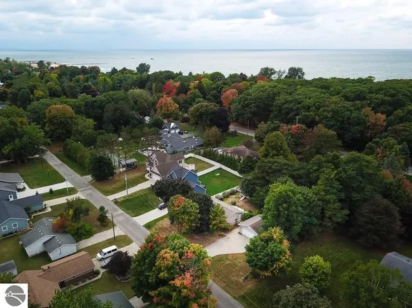 1015 Vogel St, Ludington, MI 49431