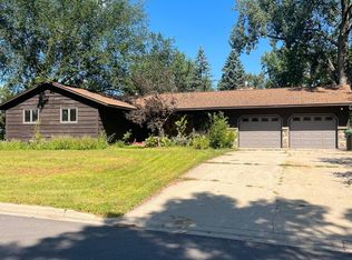 911 1st St SE, Melrose, MN 56352