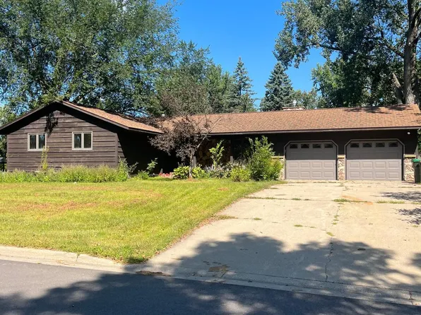 911 1st St SE, Melrose, MN 56352