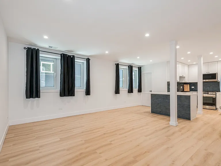 1535 W Estes Ave #G — Photo 3