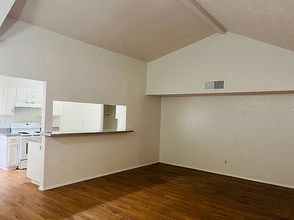 3rd image of 664 Stonehenge Dr