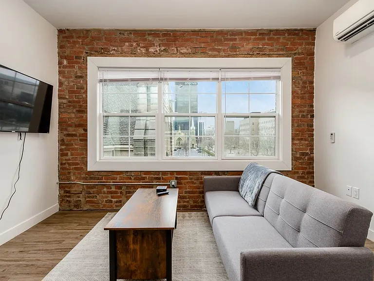 595 E Broad St — Photo 11