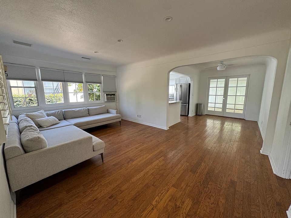 1st image of 2744 S Barrington Ave