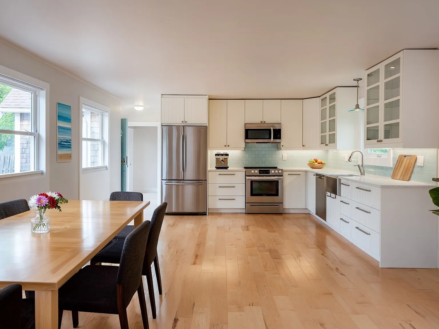 2 bed, 1.0 bath, 881 sqft, $3,200 — Photo 3