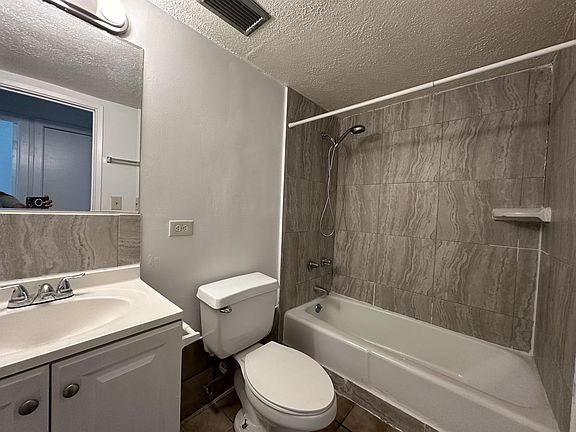 4th image of 449 Kuamoo St #303