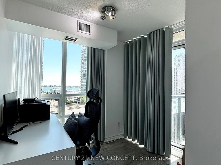 25 Lower Simcoe St #808 — Photo 16
