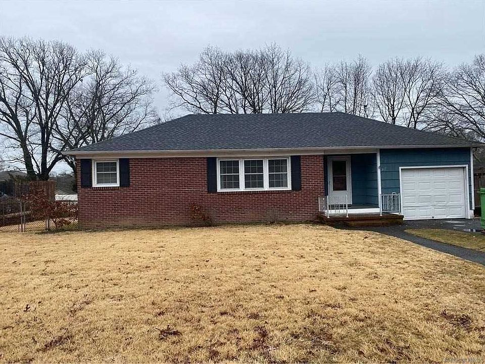 1st image of 217 Schoenfeld Blvd