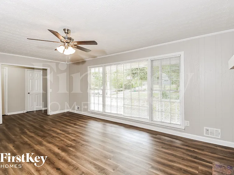 125 Creekview Dr — Photo 5